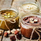 Süße Cremes aus Nüssen, Kernen & Kakao