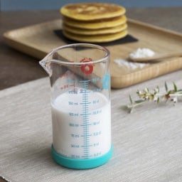 Pebbly Messbecher aus Glas - 0,2 Liter